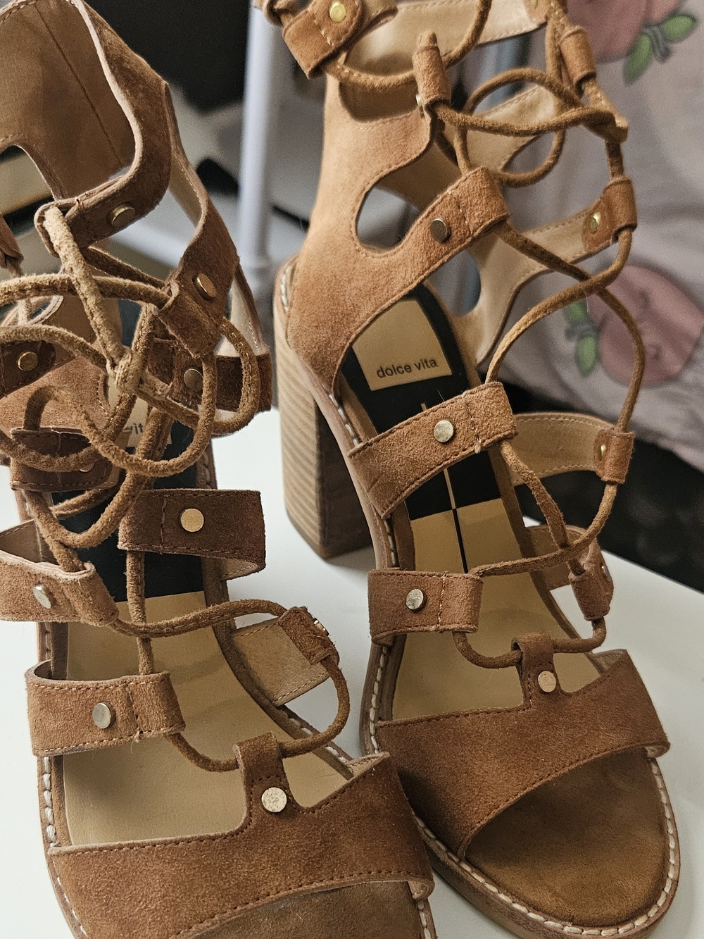 Dolce Vita Women's 6.5 Tan Suede Lace-Up Block Heel Sandals